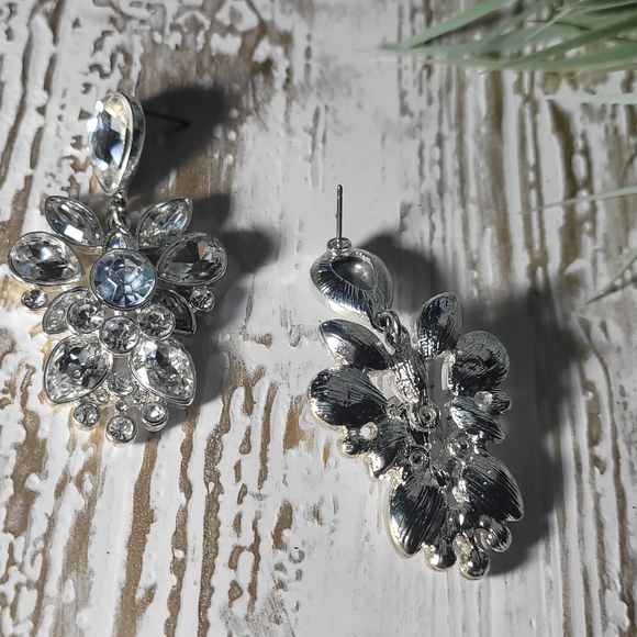 Make A Statement Earring - Picture 2 of 3